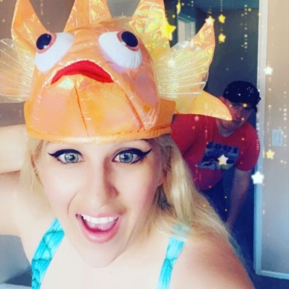 Meet your Posher, Mallory - Picture 1 of 1